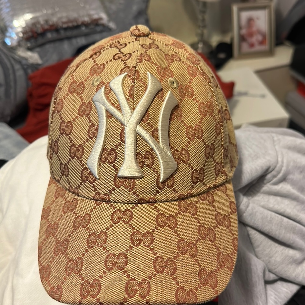 Gucci NY hat